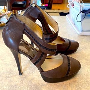Michael Kors Sexy classy dark brown closed toe size 9 pumps! HOT!!!